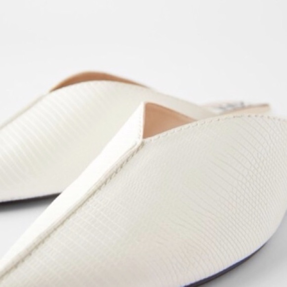 Zara Minimalist White Animal Embossed Mule Flats 6 - Picture 4 of 12
